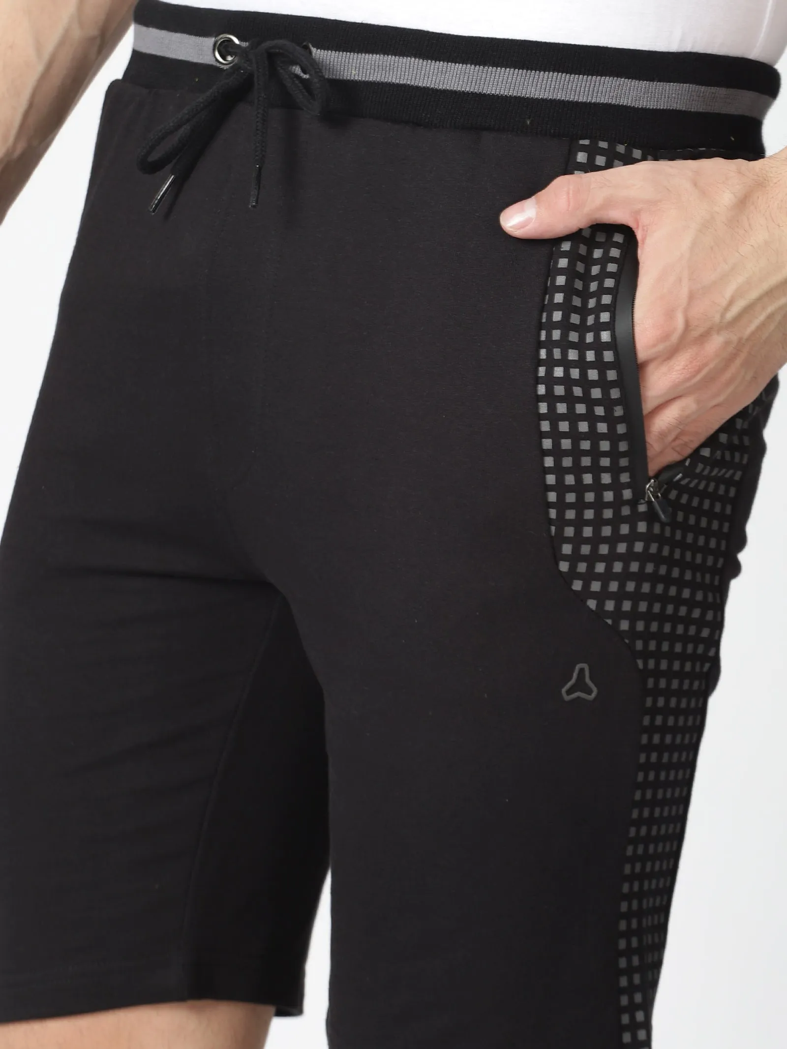 MEN'S BLACK SOLID REGULAR FIT KNITTED SHORTS