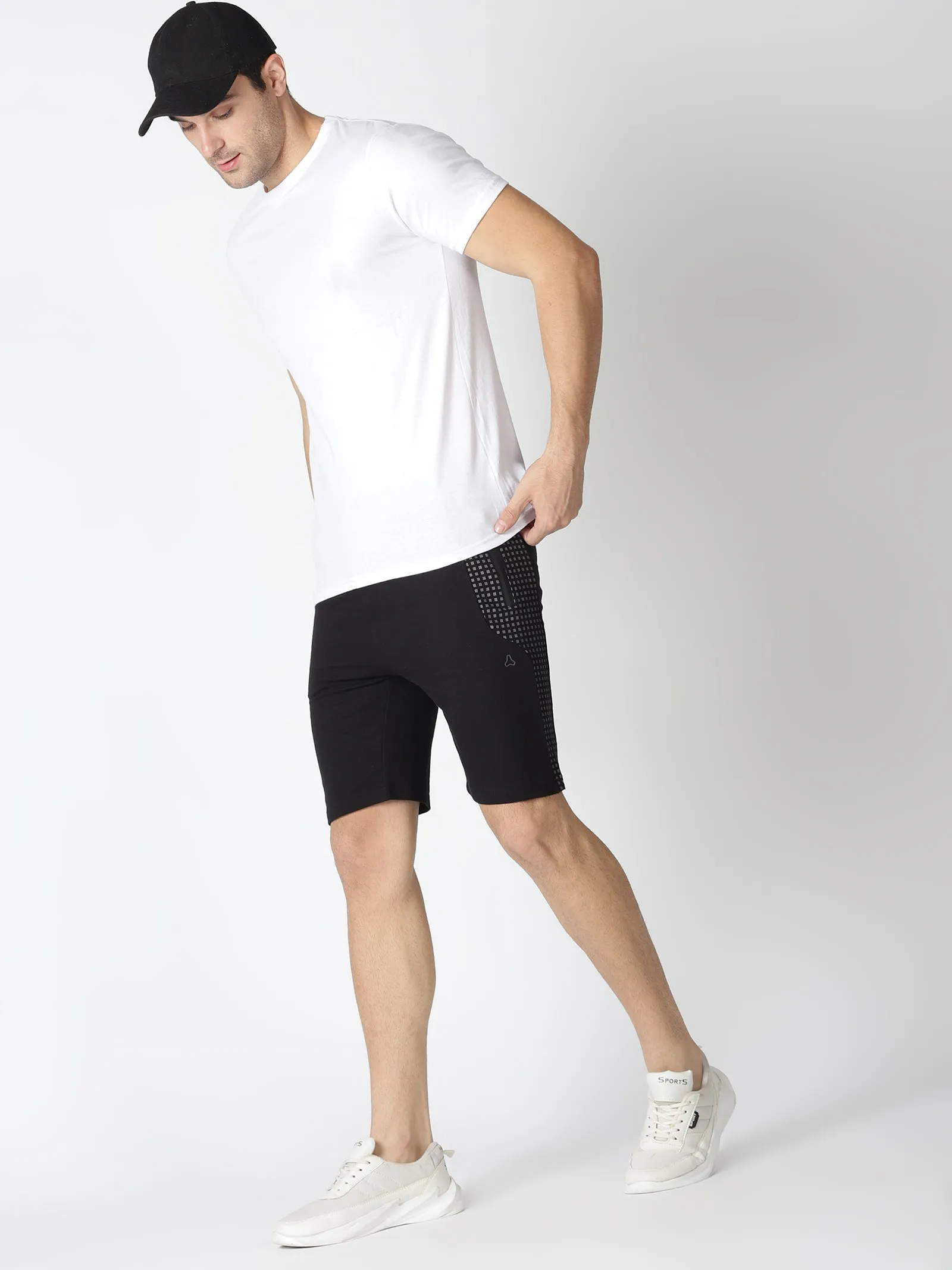 MEN'S BLACK SOLID REGULAR FIT KNITTED SHORTS